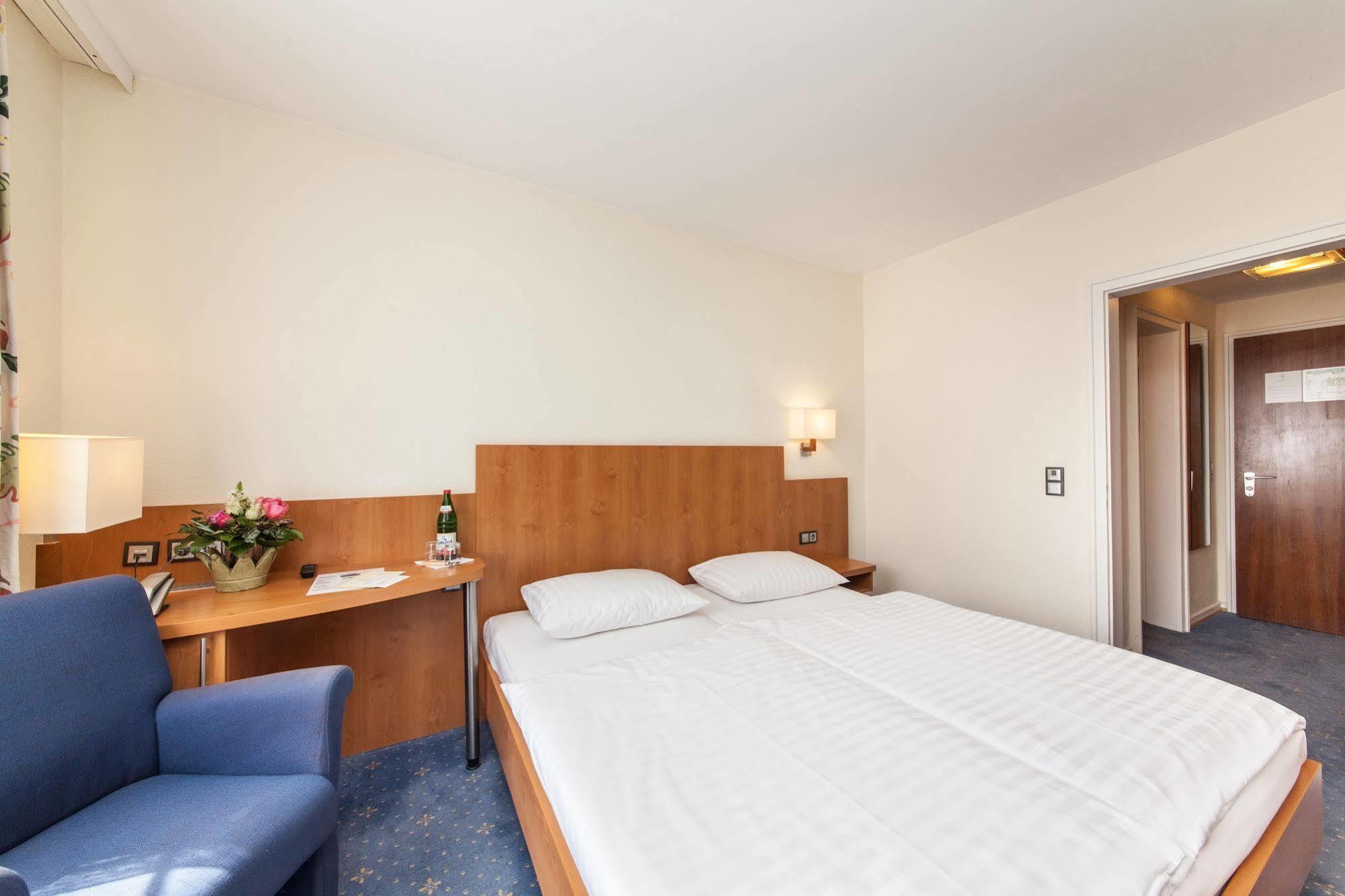 Hotel Drei Kronen Elmshorn Exterior photo