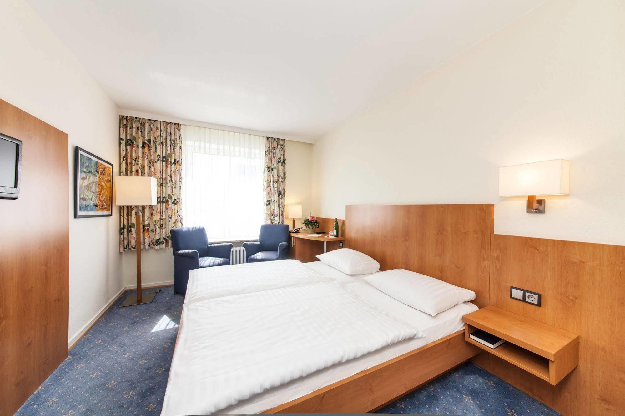 Hotel Drei Kronen Elmshorn Exterior photo