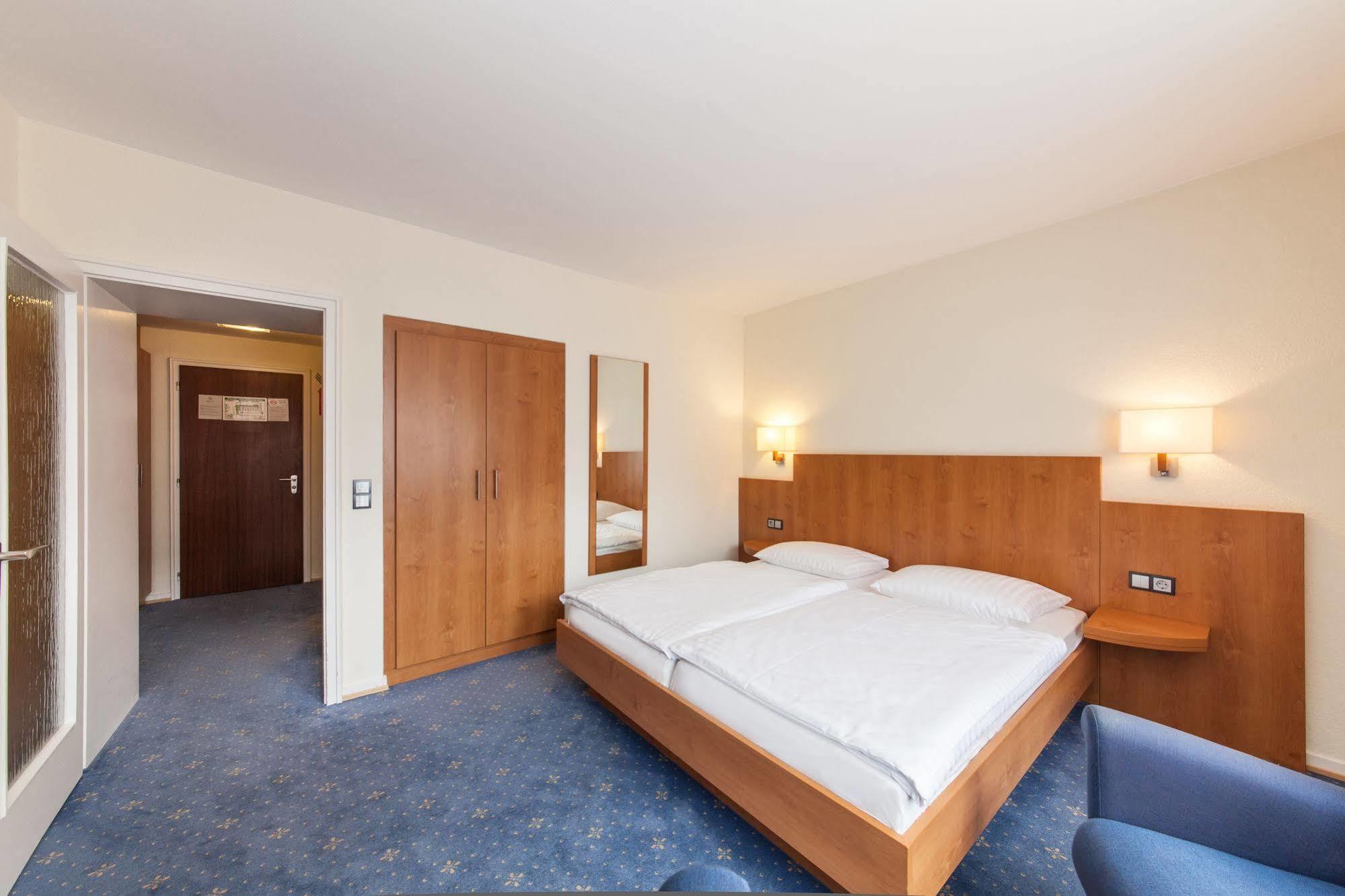 Hotel Drei Kronen Elmshorn Exterior photo